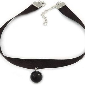 4/$20 Black choker black bead hot topic